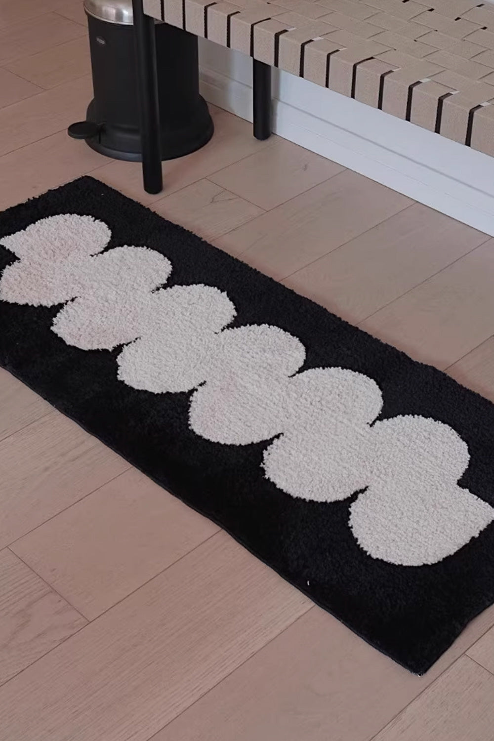 Black and White Abstract Wavy Line mat & Runner