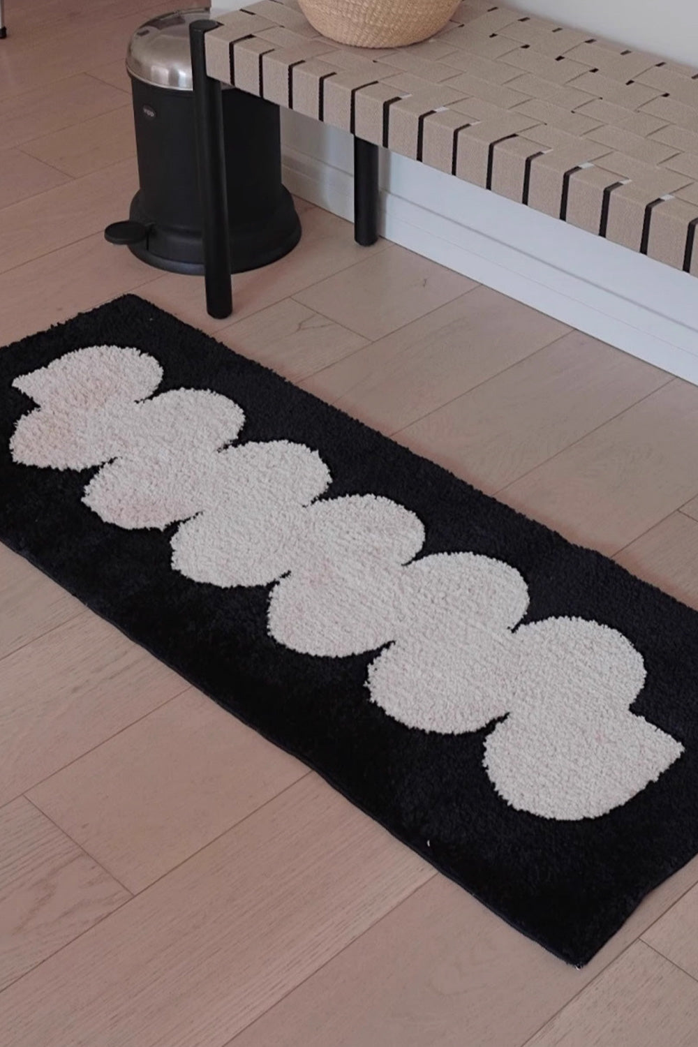 Black and White Abstract Wavy Line mat & Runner