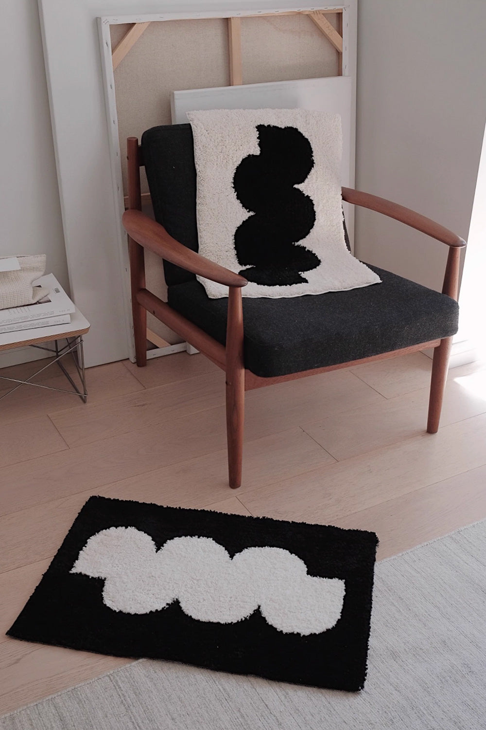 Black and White Abstract Wavy Line mat & Runner