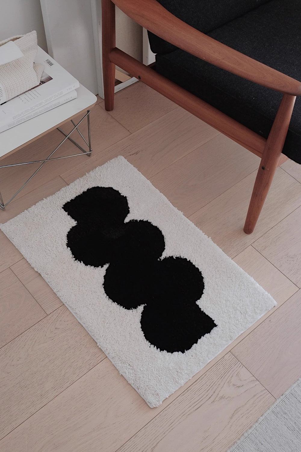 Black and White Abstract Wavy Line mat & Runner