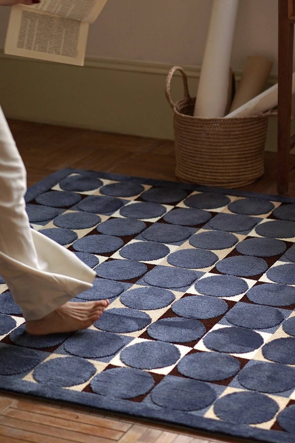 Sequential Blue & White Dot Grid Rug
