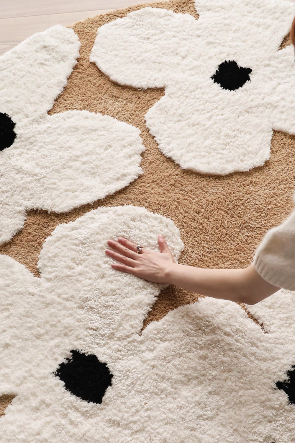 Cream & Caramel Round Flower Rug