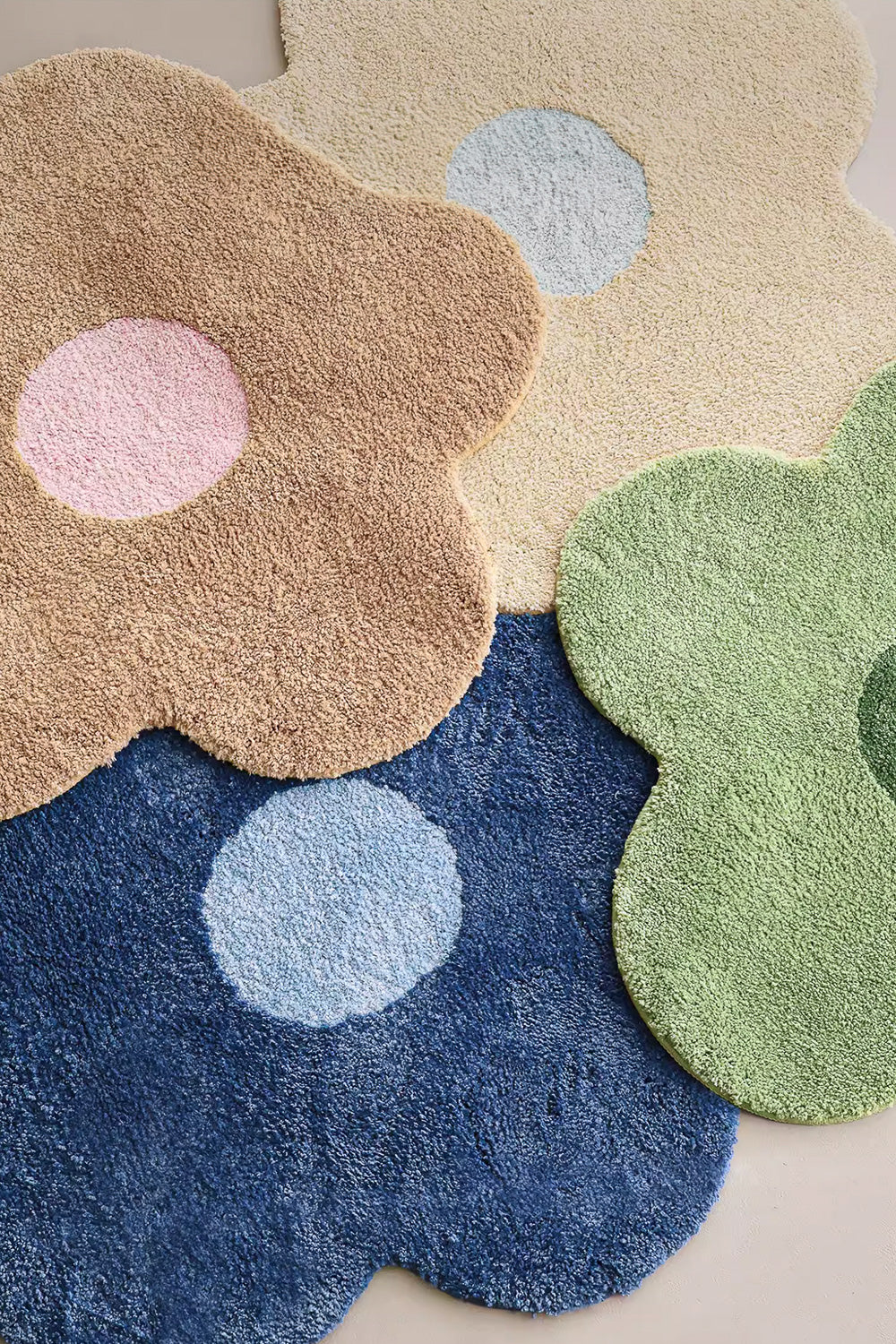 Soft Plush Irregular Flower Rug – Multicolor Variants